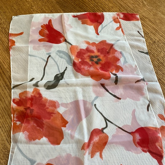 Transparent red flowered scarf - Picture 3 of 3